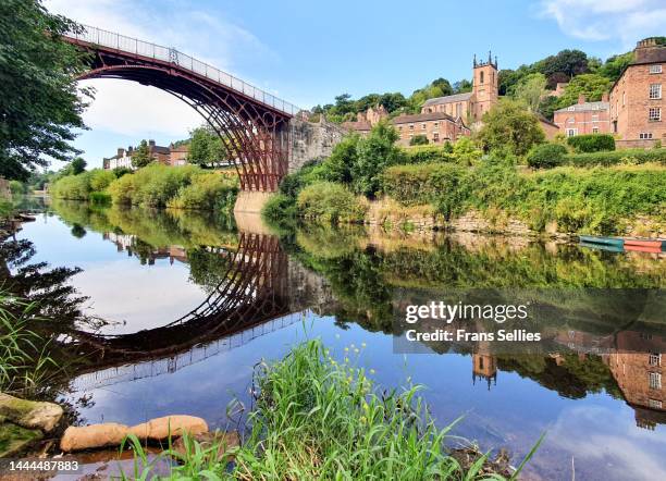 the cast iron arch bridge across the river severn at ironbridge, england - shropshire stock pictures, royalty-free photos & images