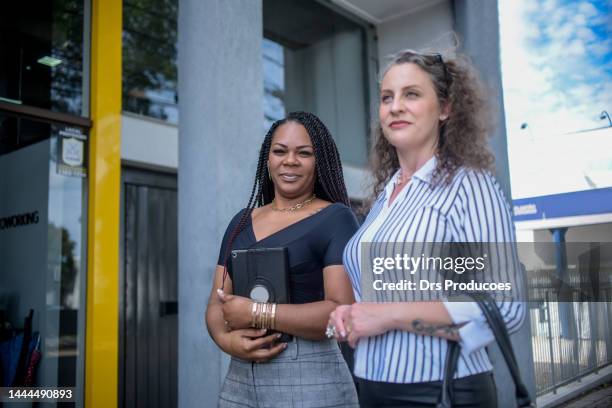 businesswomen talking in front of work - liderança bildbanksfoton och bilder