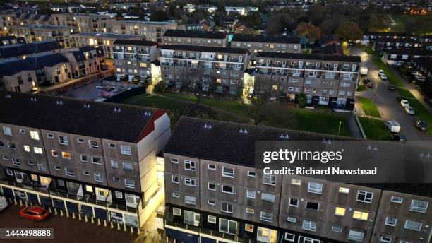 council estate - council estate uk stockfoto's en -beelden