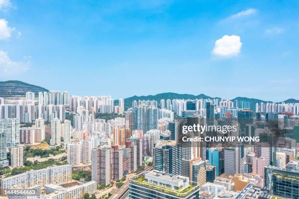 香港の九龍の都市景観のドローンビュー - drone city building day ストックフォトと画像