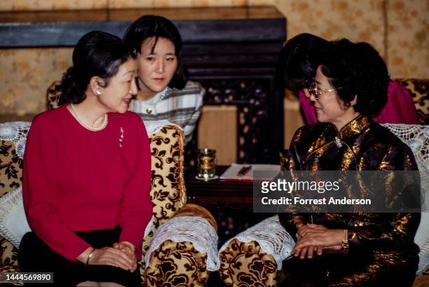 Japanese Empress Michiko with Chinese politician Zhu Lin , Beijing, China, October 23, 1992.