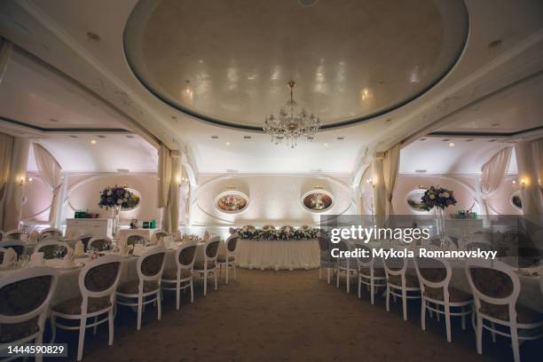 view of rich wedding tables in a restaurant. - empty wedding ceremony stock pictures, royalty-free photos & images