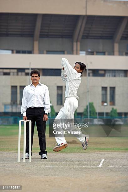 bowler in action on the field - cricket bowler imagens e fotografias de stock