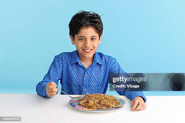 boy ready to eat noodles, portrait - indian boy portrait stockfoto's en -beelden