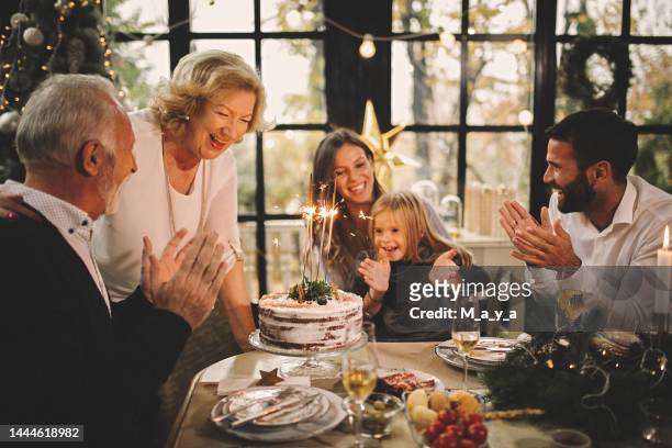 família, desfrutar de um jantar de natal - generation y - fotografias e filmes do acervo