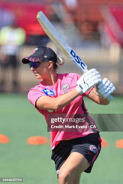 Ashleigh Gardner of the Sixers warms up during the Women's Big Bash League Final between the Sydney Sixers and the Adelaide Strikers at North Sydney...