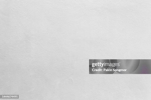 white color with an old grunge wall concrete texture as a background. - muro di recinzione foto e immagini stock
