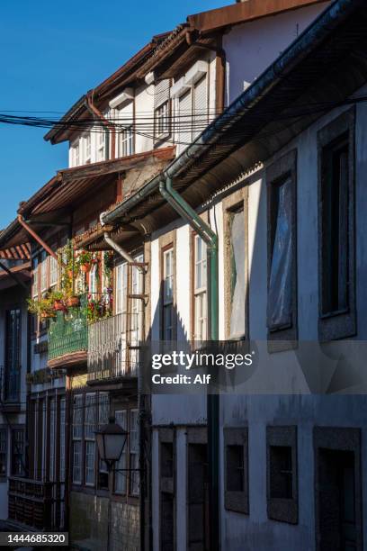 largo da oliveira in guimarães, portugal - braga district stock-fotos und bilder