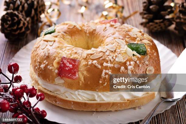 spanish epiphany cake, roscón de reyes - rosca-de-reyes stock pictures, royalty-free photos & images