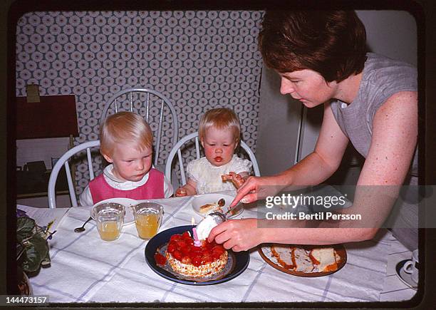 celebration of first birthday party - happy birthday vintage - fotografias e filmes do acervo