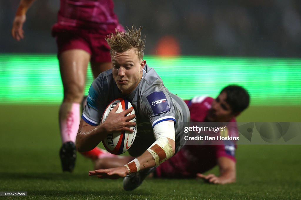 George Harris Rugby Sam Harris of Bath breaks clear to score a try during the Premiership ...