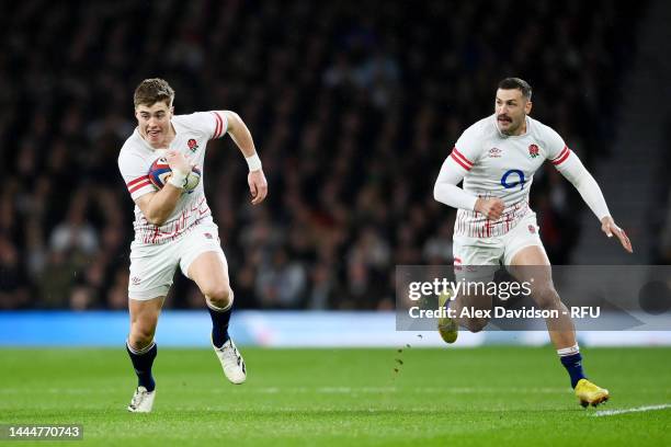 Tommy Freeman of England runs with the ball during the Autumn International match between England and South Africa at Twickenham Stadium on November...