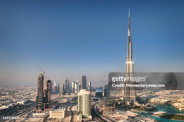 aerial view of burj khalifa - burj khalifa stock-fotos und bilder