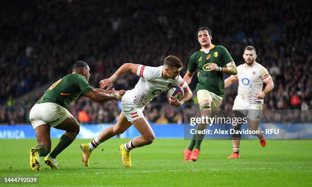 Henry Slade of England breaks past Damian Willemse of South Africa before going over to score their side's first try during the Autumn International...