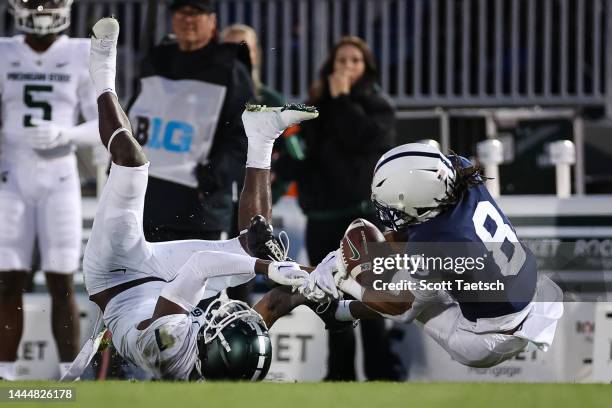 Marquis Wilson of the Penn State Nittany Lions breaks up a pass intended for Antonio Gates Jr. #7 of the Michigan State Spartans during the first...