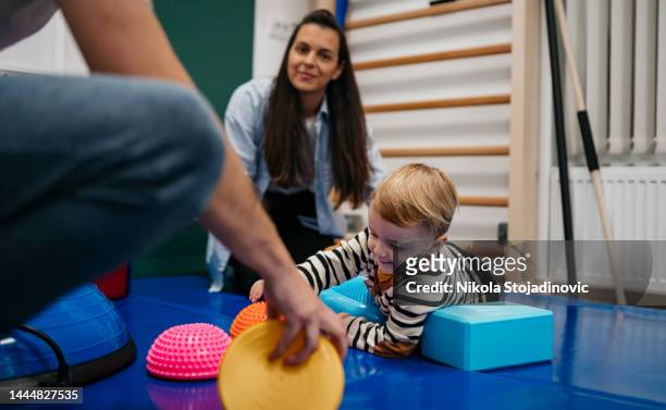 little boy in a pediatric clinic - perception stock pictures, royalty-free photos & images