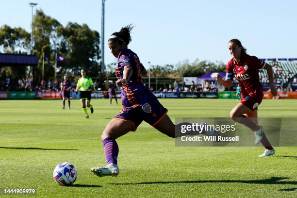 Gabriella Coleman of the Glory passes the ball during the round two A-League Women's match between Perth Glory and Adelaide United at Macedonia Park,...