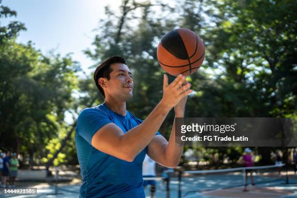 mid adult man spinning a basketball ball at a field - fiorentina v tottenham hotspur fc uefa europa league round of 32 stockfoto's en -beelden