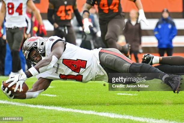 Chris Godwin of the Tampa Bay Buccaneers dives for a touchdown during the first half against the Cleveland Browns at FirstEnergy Stadium on November...