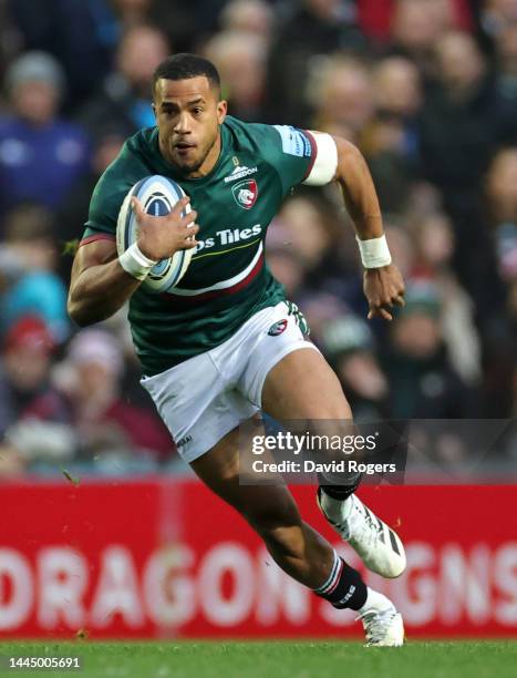 Anthony Watson of Leicester Tigers runs with the ball during the Gallagher Premiership Rugby match between Leicester Tigers and London Irish at...