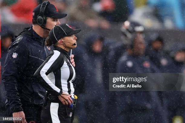 Robin DeLorenzo talks with head coach Matt Eberflus of the Chicago Bears in the first half of a game against the New York Jets at MetLife Stadium on...