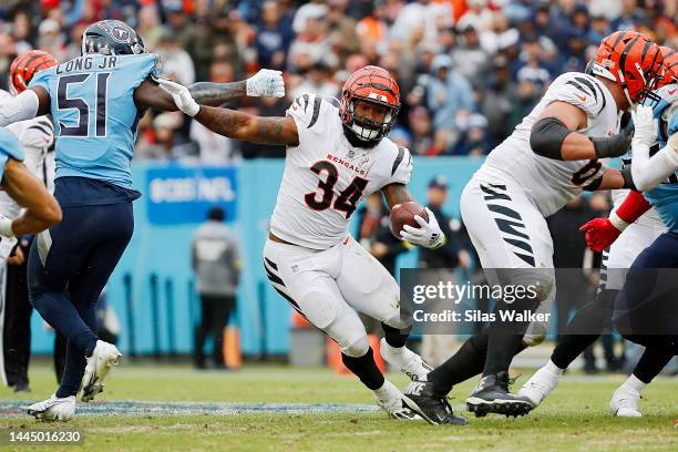 Samaje Perine of the Cincinnati Bengals runs with the ball during the third quarter against the Tennessee Titans at Nissan Stadium on November 27,...