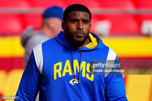 Bobby Wagner of the Los Angeles Rams warms up before a game against the Kansas City Chiefs at Arrowhead Stadium on November 27, 2022 in Kansas City,...