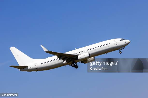 white passenger aircraft in the blue sky - airplane take off stock pictures, royalty-free photos & images