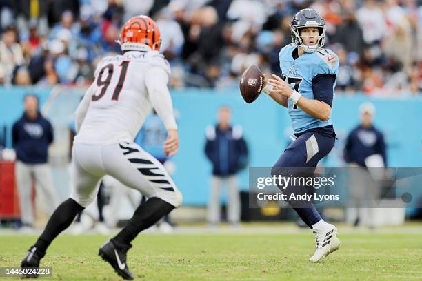 Ryan Tannehill of the Tennessee Titans throws under pressure from Trey Hendrickson of the Cincinnati Bengals during a game at Nissan Stadium on...