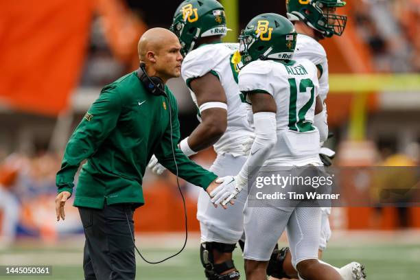 Head coach Dave Aranda of the Baylor Bears congratulates Alfonzo Allen of the Baylor Bears in the first half against the Texas Longhorns at Darrell K...