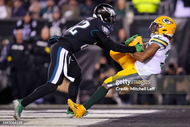 Aaron Jones of the Green Bay Packers scores a 23-yard receiving touchdown as he is defended by Marcus Epps of the Philadelphia Eagles during the...