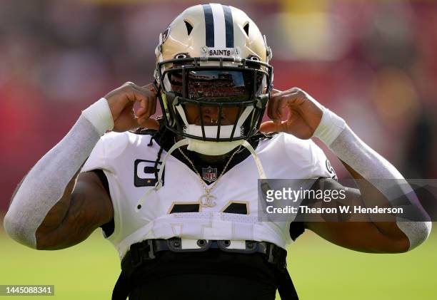Alvin Kamara of the New Orleans Saints warms up prior to the game