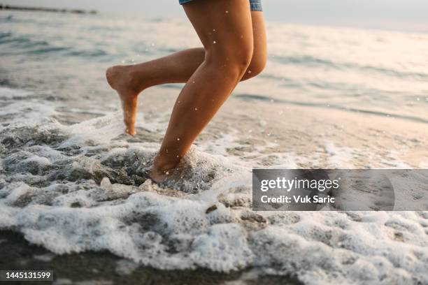Barefoot Race Photos and Premium High Res Pictures - Getty Images
