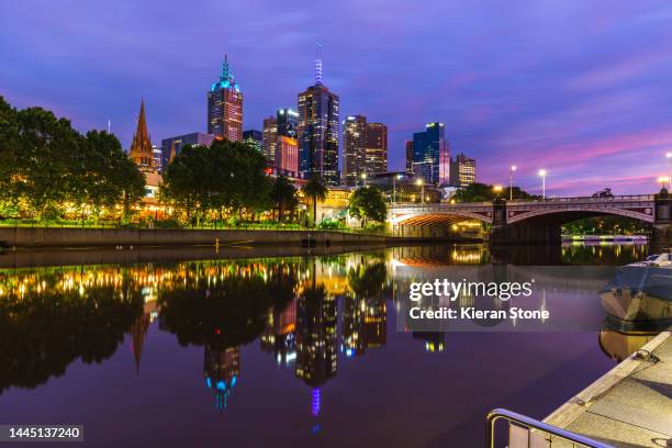 melbourne city and princes bridge over yarra river - melbourne bridge stock pictures, royalty-free photos & images