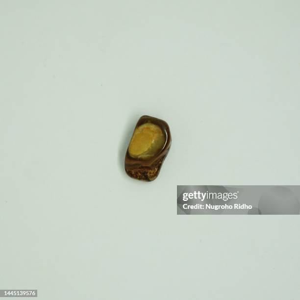 yellow brown tiger's eye crystal gem - tiger eye stock pictures, royalty-free photos & images