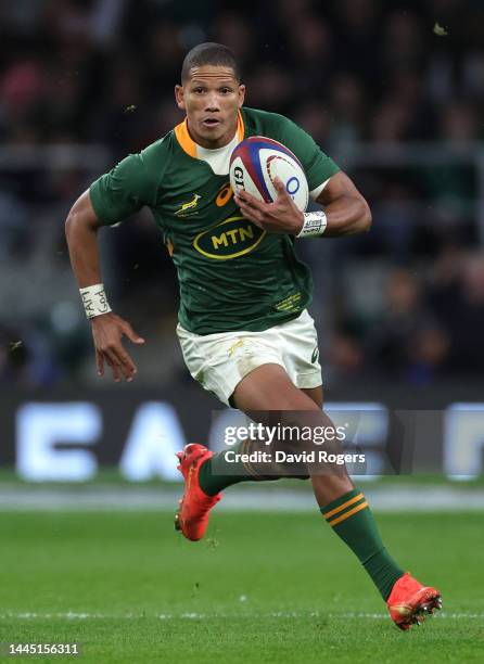 Manie Libbok of South Africa runs with the ball during the Autumn International match between England and South Africa at Twickenham Stadium on...