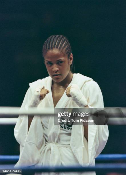Boxer Laila Ali from the United States poses in the ring before her Middleweight fight against Karen Bill on 8th April 2000 at the Joe Louis Arena in...