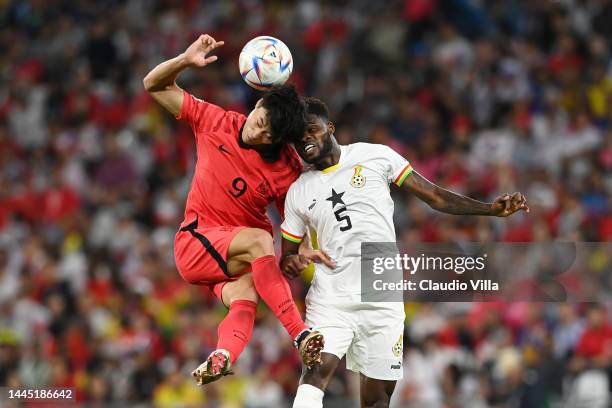 Guesung Cho of Korea Republic competes for a header against Thomas Partey of Ghana during the FIFA World Cup Qatar 2022 Group H match between Korea...