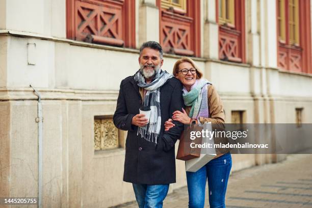 senior couple - big city life stock pictures, royalty-free photos & images