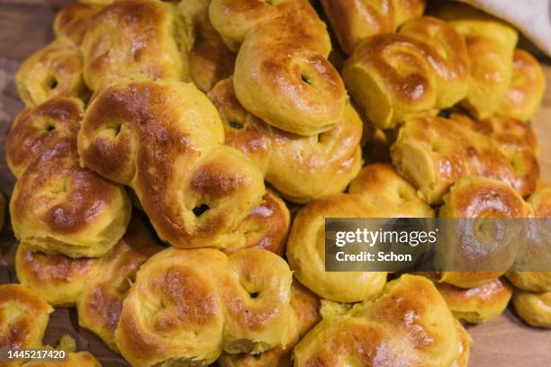 freshly baked traditional swedish saffron buns - lucia bildbanksfoton och bilder