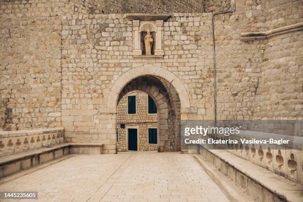 city gate and city dubrovnik croatia - city gate stock pictures, royalty-free photos & images