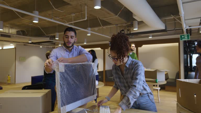 Packing Work Office Moving Office Packing Videos and HD Footage - Getty Images