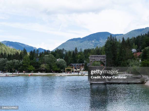 jezero jasna lake - julianische alpen stock-fotos und bilder