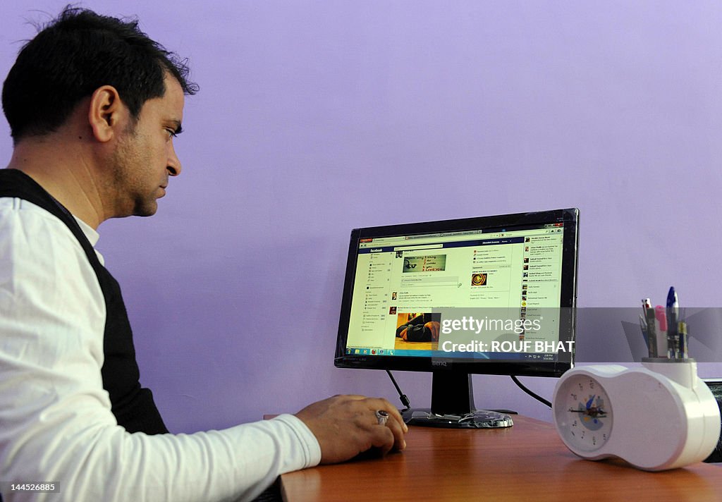 A Kashmiri Muslim browses the social net