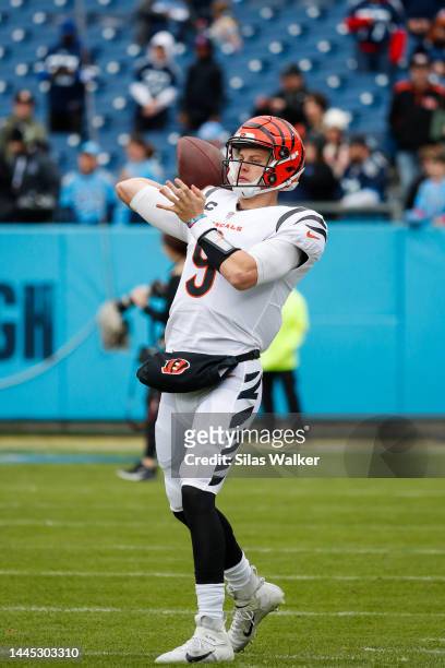 Joe Burrow of the Cincinnati Bengals warms up before facing the Tennessee Titans at Nissan Stadium on November 27, 2022 in Nashville, Tennessee.