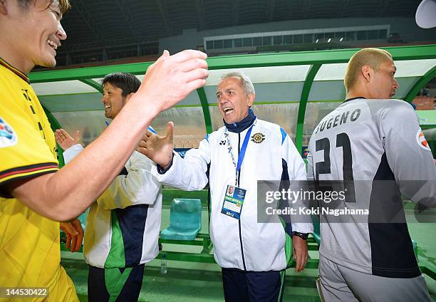 Nelsinho,coach of Kashiwa Reysol celebrates the win after the AFC Champions League Group H match between Jeonbuk Hyundai Motors and Kashiwa Reysol at...