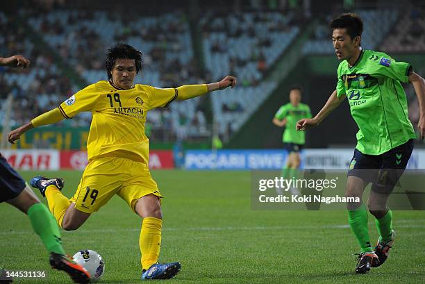 Masato Kudo of Kashiwa reysol shoots on goal during the AFC Champions League Group H match between Jeonbuk Hyundai Motors and Kashiwa Reysol at...