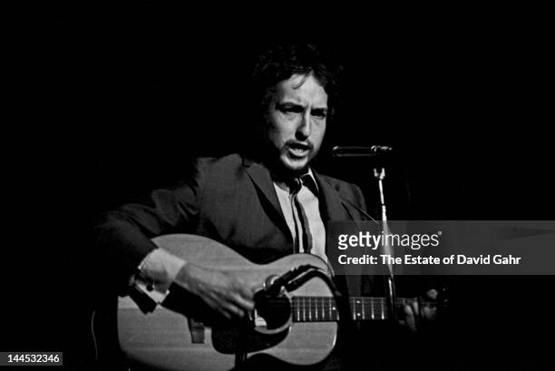 Bob Dylan performs at the Woody Guthrie Memorial Concert on January 20, 1968 at Carnegie Hall in New York City, New York.