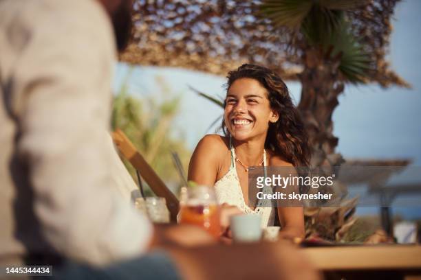 happy woman talking to her friend in summer day on the beach. - 蒙特內哥羅 個照片及圖片檔