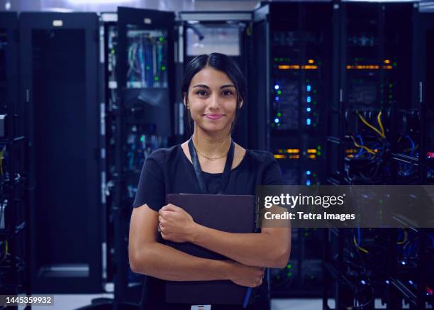 portrait of smiling female technician in server room - server room women foto e immagini stock